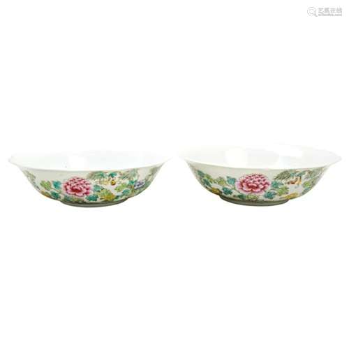 PAIR OF FAMILLE ROSE LOW BOWLS GUNAGXU SIX CHARACTER MARKS, ...