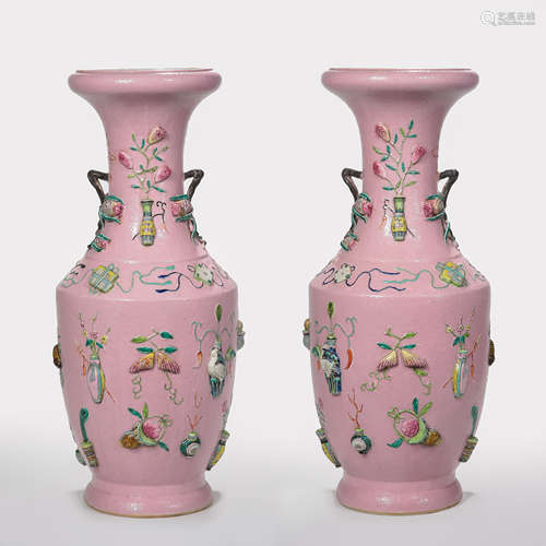 A PAIR OF LARGE FAMILLE ROSE VASE WITH DOUBLE EARS, QING DYN...