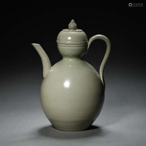 TANG DYNASTY, CHINESE YUE WARE CELEDON GLAZED POT