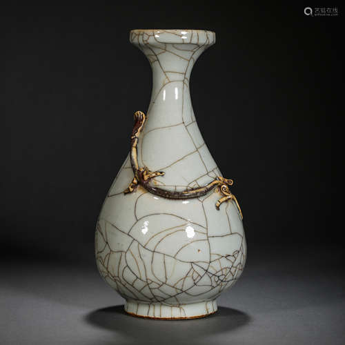 SONG DYNASTY, CHINESE GUAN WARE DRAGON VASE