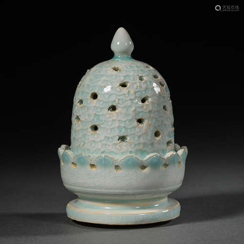 SOUTHERN SONG DYNASTY, CHINESE HUTIAN WARE CELADON BURNING F...