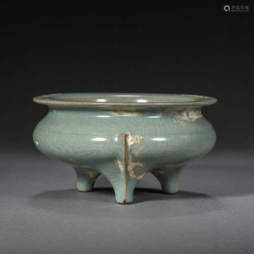 CHINA SONG DYNASTY GUAN CELADON THREE-LEGGED FURNACE