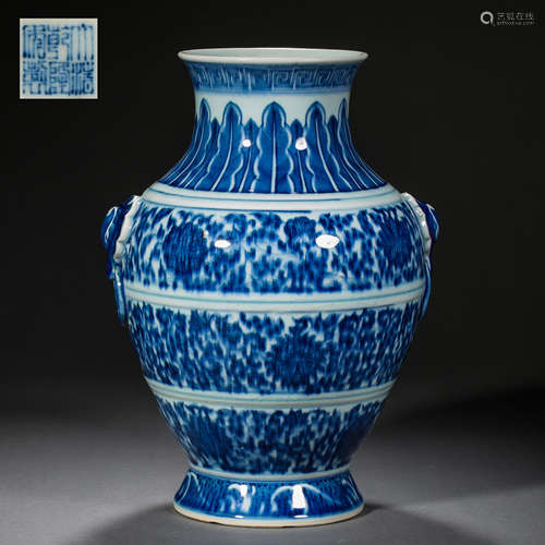 THE LARGE BLUE AND WHITE VASE, THE QIANLONG PERIOD OF THE QI...