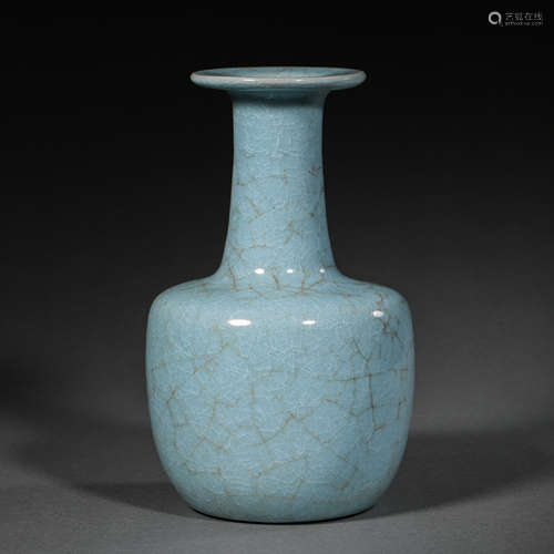 SONG DYNASTY, CHINESE GUAN CELADON GLAZED LONG-NECKED VASE