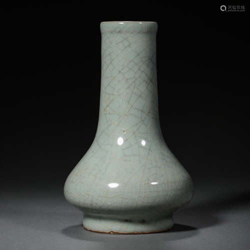 CHINESE SONG DYNASTY GUAN WARE CELADON GLAZED LONG-NECKED VA...