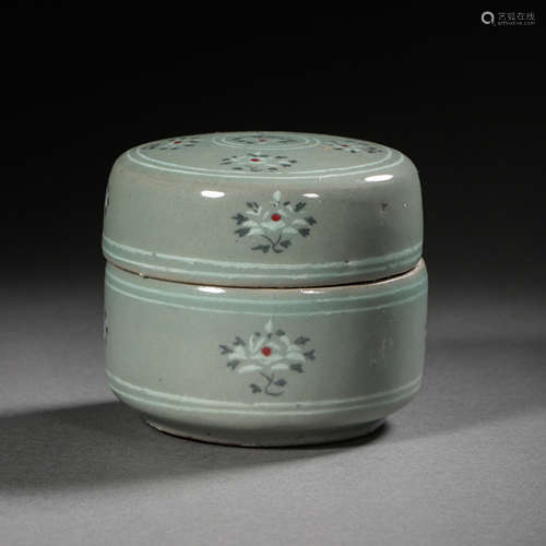 KOREAN CELADON BLACK AND WHITE POWDER BOX INLAID FLORAL PATT...