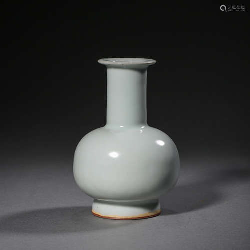 GUAN WARE BOTTLE IN SONG DYNASTY, CHINA