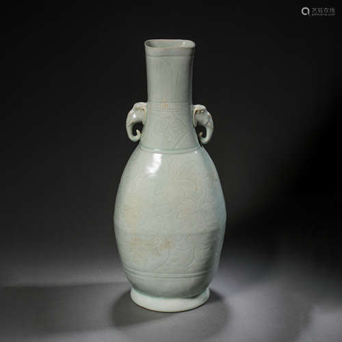 HUTIAN WARE ELEPHANT-EARED LONG-NECKED VASE WITH CARVED FLOW...