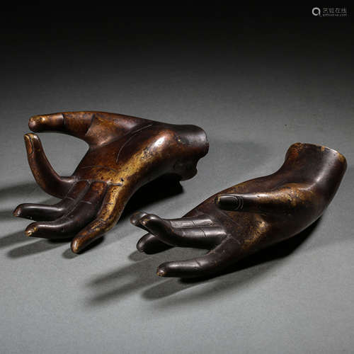 A SET OF BRONZE BUDDHA HANDS IN QING DYNASTY, CHINA