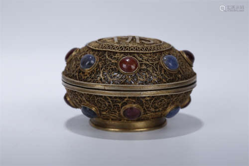 A Gilt Silver Filigree Lidded Box.