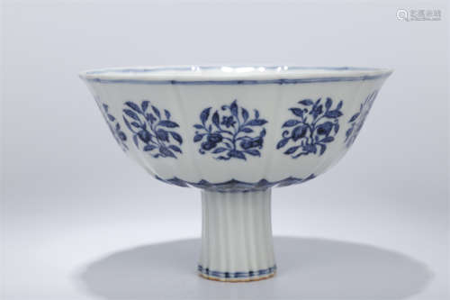 A Blue-and-White Flower Shaped Bowl.