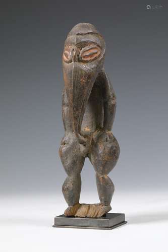 Papua New Guinea, lower Sepik, standing anthropomorphic figu...