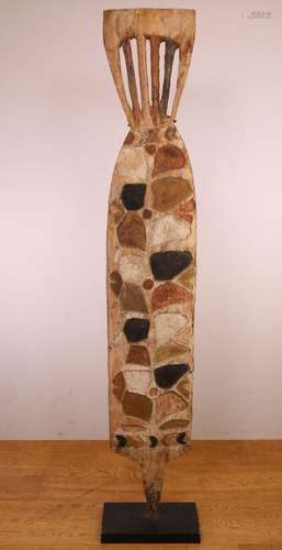 Papua, Kamoro, plank on a stand. A crown on top, geometrical...