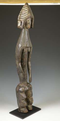 Mumuye, standing female effigy, traces of white pigment in d...