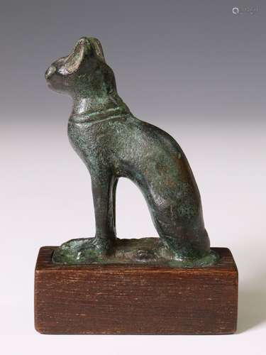 Egyptian Ptolomeic period, sculpture of a bronze cat.