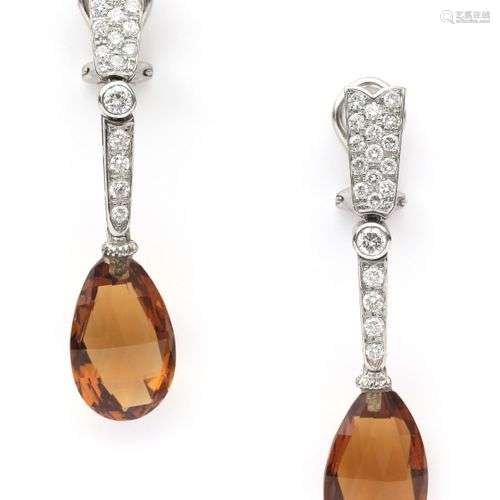 Paire de boucles d'oreilles en or blanc 18 carats, diamant e...