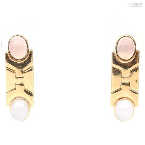 Paire de boucles d'oreilles en or 18 carats, calcédoine et q...