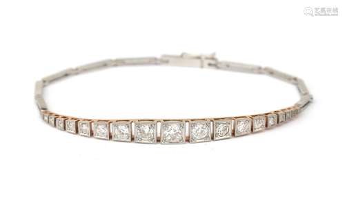 Bracelet en or 14 carats et platine avec diamants, vers 1970...