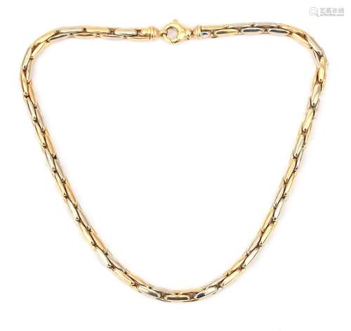 Un collier bicolore en or 18 carats. Composé de maillons alt...