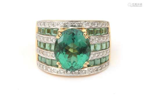 Bague en or 18 carats avec tourmaline et diamant. Au centre ...