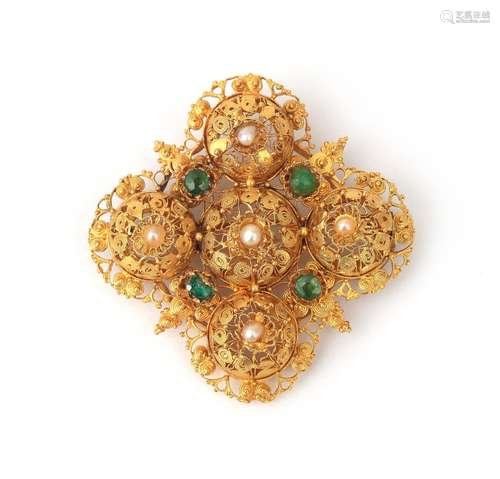 Broche en or 14 carats, perles de cannetille et émeraudes. U...