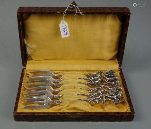 6 SILVER CAKE FORKS