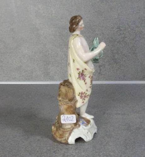 PORCELAIN FIGURE: YOUNG MAN WITH LYRA