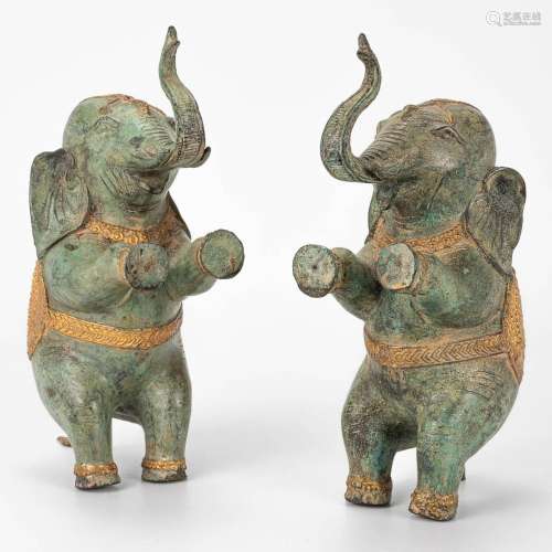A pair of decorative elephants made of bronze and made in Th...