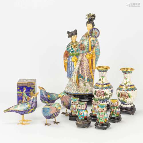 A large collection of Chinese cloisonné bronze items.