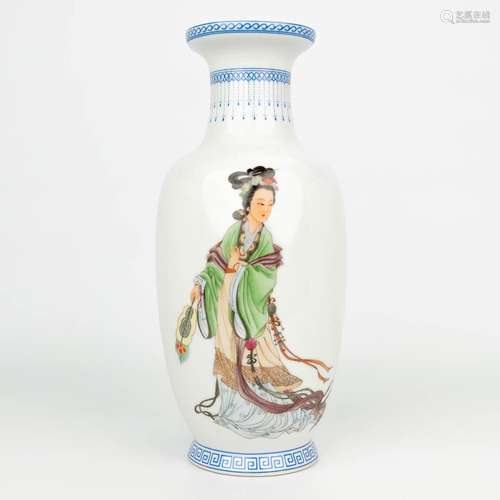 A vase made of Chinese porcelain and decorated with a lady.