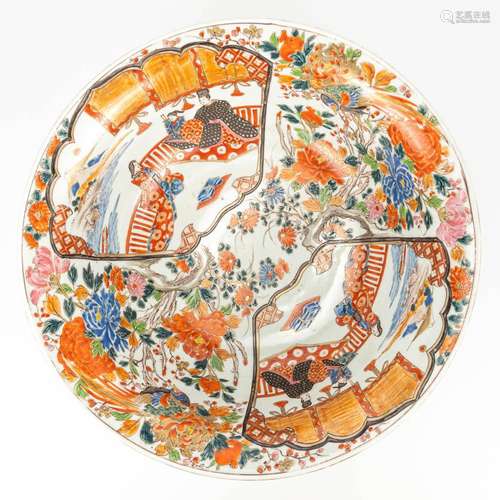 A bowl made of Japanese porcelain and decorated Kutani.