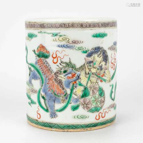 A brush pot 'Famille Verte' made of Chinese porcel...