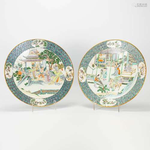 A pair of plates made of Chinese porcelain in Kanton style. ...