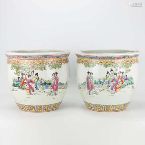 A pair of cache-pots made of Chinese porcelain, 20th century...