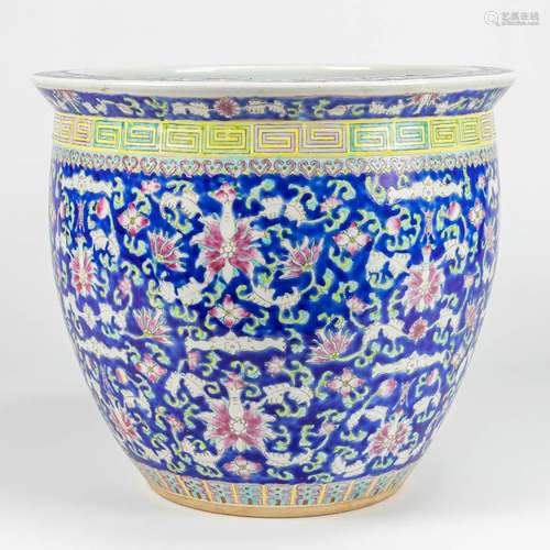 A large cache-pot made of Chinese porcelain and decorated wi...