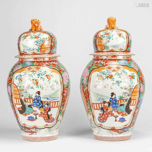 A pair of baluster vases with lid, made of Japanese porcelai...