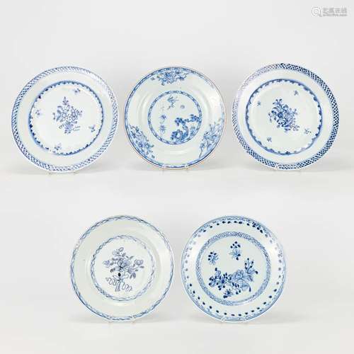 A collection of 5 plates made of Chinese porcelain with blue...