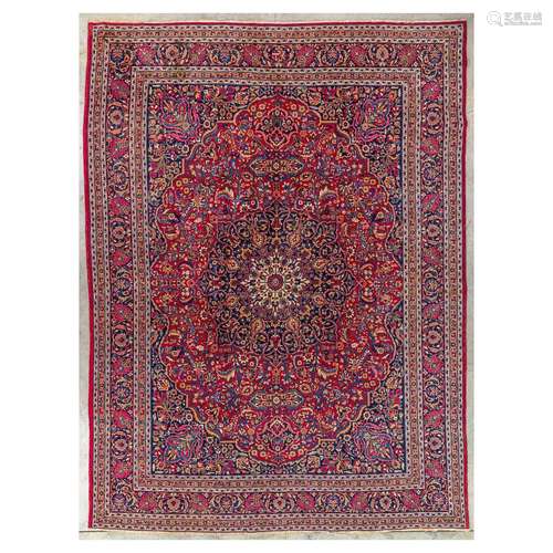 A large Oriental hand-made carpet. Keshan. (310 x 416 cm)