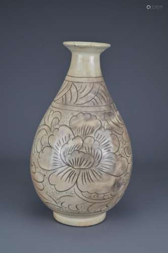 A Chinese Cizhou-type pear-shaped vase. The vase with