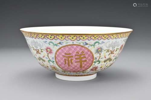 A Chinese famille rose porcelain medallion bowl. The