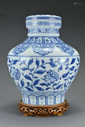 A Chinese vintage blue and white porcelain jar and