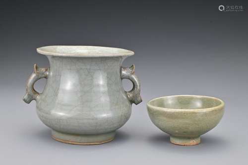 A Chinese crackle glaze censer. The censer covered in a