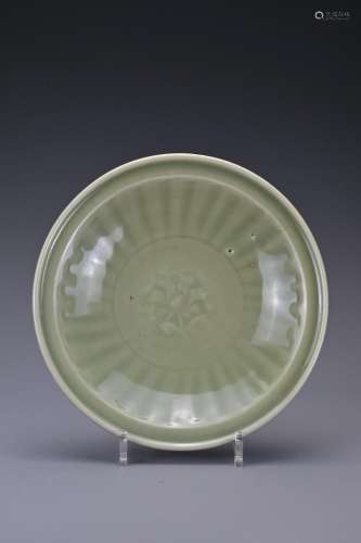 A Chinese Ming Dynasty (1368-1644) Longquan Celadon
