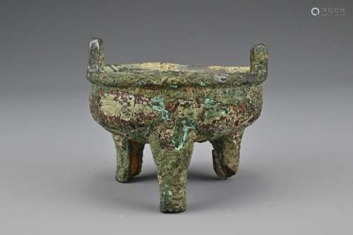 A small Chinese Western Zhou dynasty bronze tripod