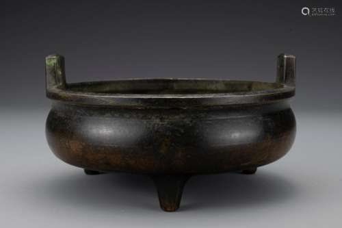 A Chinese bronze tripod censer. The squat cylindrical