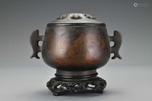 A heavy Chinese 18/19th century bronze censer. The