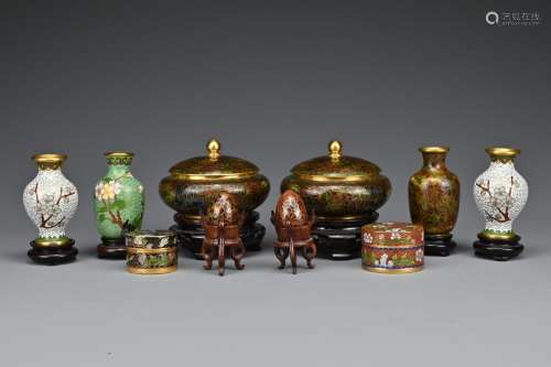 A collection of ten Chinese cloisonné items to include