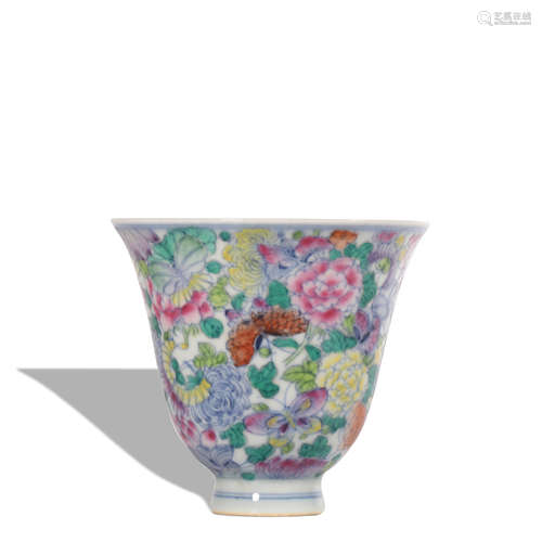 A Wu cai 'floral' cup