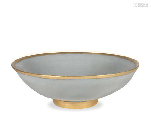 A officer glazed bowl