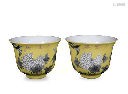 A pair of Wu cai 'floral and birds' cup